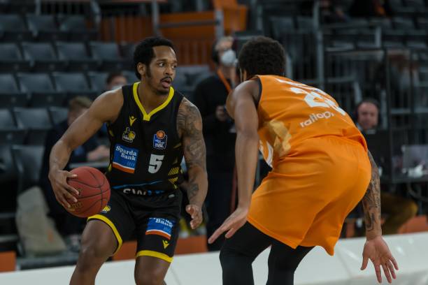 的信任与默 的信任与默