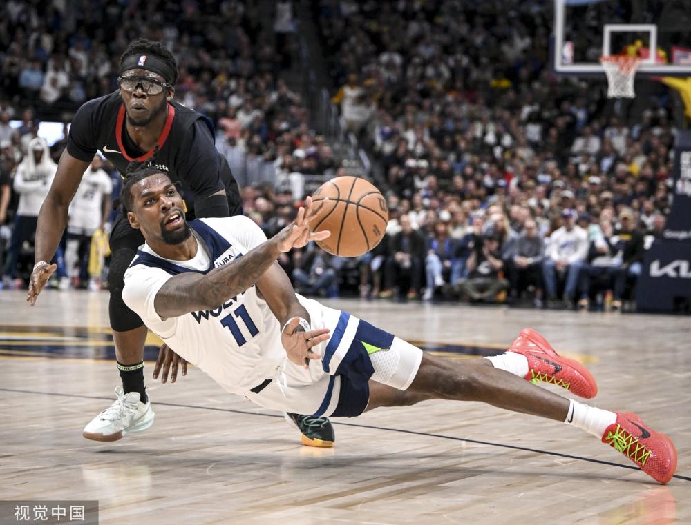 通过观看自 通过观看自