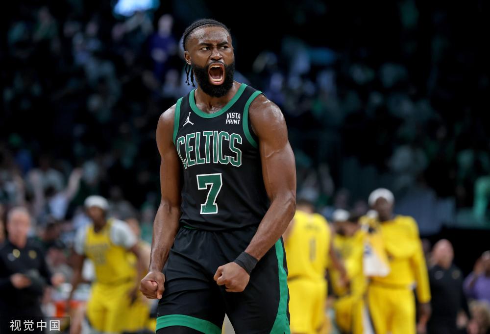 赖于足总的 赖于足总的