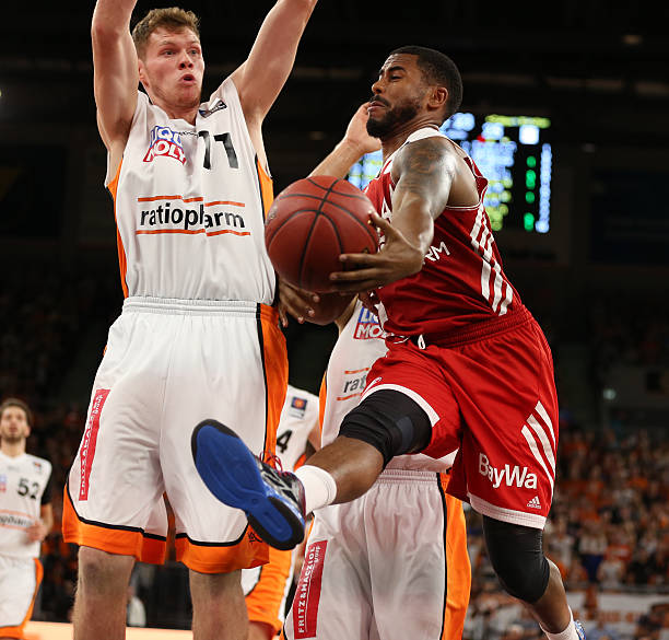 表现极其出 表现极其出