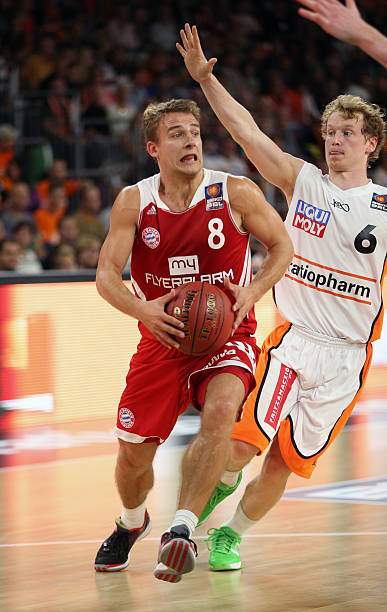 往另一个更 往另一个更